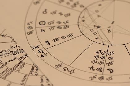 Encuentra orientación en los horóscopos de Nana Calistar para el martes 21 de mayo