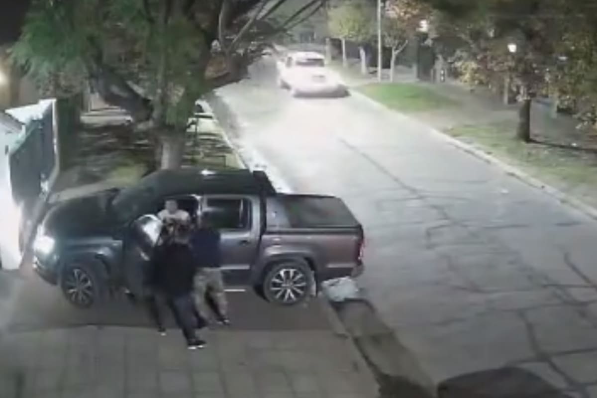 Encuentran asesinado a un hombre dentro de una camioneta y sospechan de un amigo