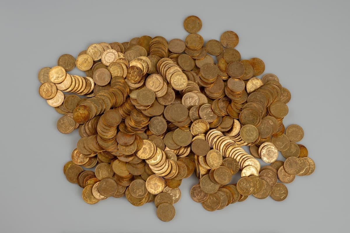 Encuentran en República Checa 598 monedas de oro que habrían sido ocultas durante la ocupación de los nazis