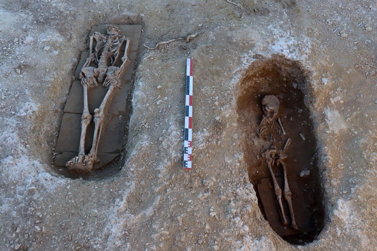 Encuentran un cementerio milenario en el sur de Francia con más de 80 tumbas