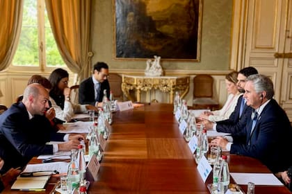 Encuentro bilateral con el ministro de Relaciones Exteriores francés, Jean-Noël Barrot y el canciller Pablo Quirno
Firma una declaración para fortalecer la cooperación en la Antártida.