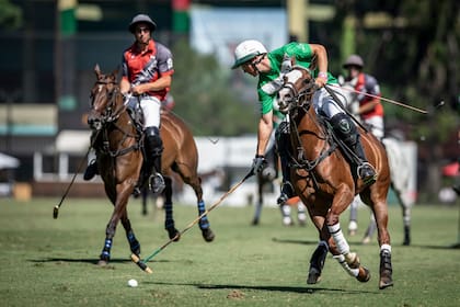 Bartolomé Castagnola (h.) definió el encuentro con el gol de oro; La Natividad-Monjitas sufrió para superar a un adversario mucho menor en handicap.