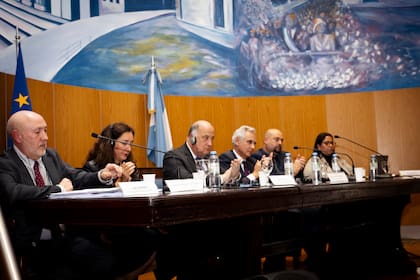 Encuentro organizado por la Unión Europa y la organización social Libera, del que participaron jueces, fiscales, autoridades y representantes del Grupo de Acción Financiera Internacional (GAFI) y legisladores de siete bloques que debatieron sobre la iniciativa legal Proyecto Bien Restituido, presentada por Libera y otras organizaciones, como la Asociación Civil por la Igualdad y la Justicia (ACIJ)