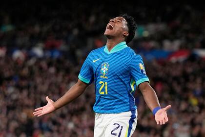 Endrick, la joven joya brasileña de 17 años, sería titular en lugar de Vinicius JR., suspendido.