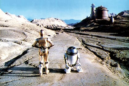 Anthony Daniels (C-3PO) y Kenny Baker (R2-D2) en Star Wars: Episodio VI. El retorno del Jedi (1983)