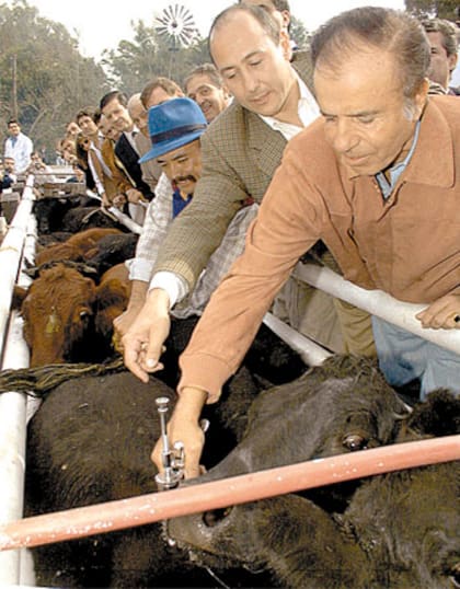 En abril de 1999 Carlos Menem dio la última vacuna de manera simbólica antes de que el país volviera a registrar un brote