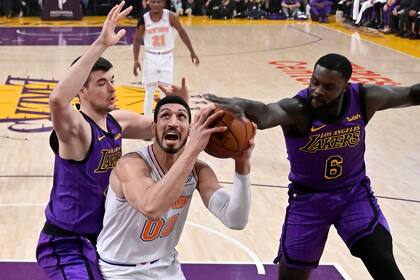 Enes Kanter anoche ante Lakers: el jugador turco no quiere viajar a Londres porque teme que lo maten por orden de Erdogan