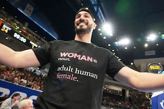 Enes Kanter Freedom, expulsado del Fever-Sky tras ser confrontado por Natasha Cloud
