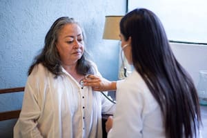 Enfermedades como la depresión, la diabetes y la hipertensión arterial pueden agravarse por el exceso de trabajo del corazón como consecuencia de la HAP