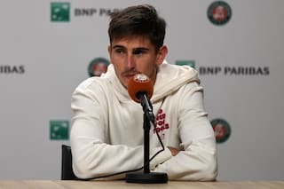 Enfermo y sin dormir, Arnaldi se retira de la semifinal de Roland Garros