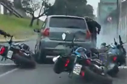 Enfrentamiento entre agentes de la Policía Federal Argentina (PFA) y dos delincuentes a metros de la General Paz