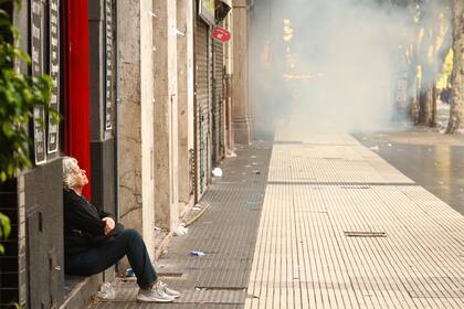 Enfrentamientos con la policía en la movilización de hinchas y jubilados