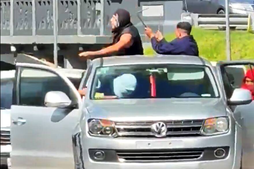 enfrentamientos-en-gonnet-por-posibles-MFTJEOXEYRHUZGT5NJWVNI5XEU