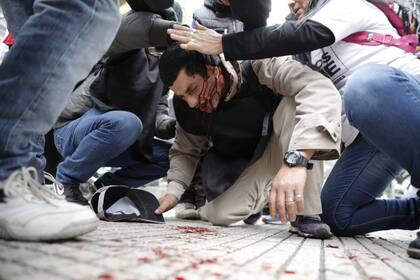Enfrentamientos entre la policía y los manifestantes en la 9 de Julio