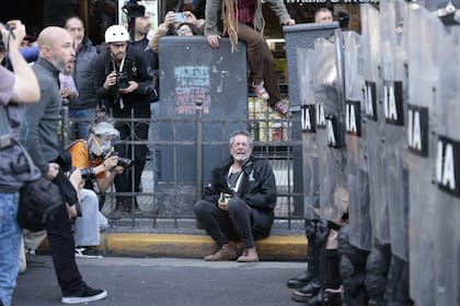 Enfrentamientos entre las fuerzas de seguridad y los manifestantes que participan de la marcha de jubilados frente al Congreso