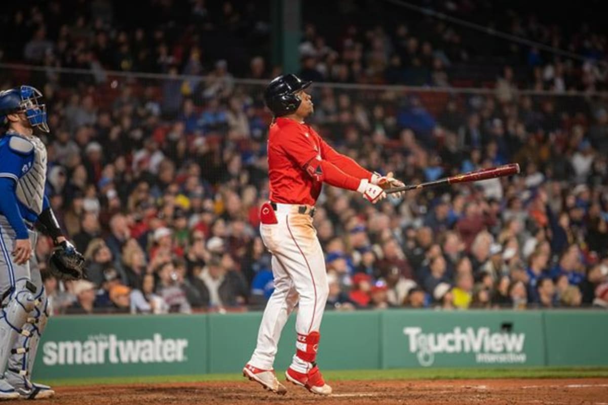 Enmanuel Valdez debutó en las Grandes Ligas el 19 de abril de 2023, convirtiéndose en el dominicano número 889 en hacerlo.