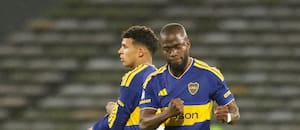 Insólito gol de Boca: blooper del arquero con su capitán y el oportunismo de Valencia, que sigue de racha