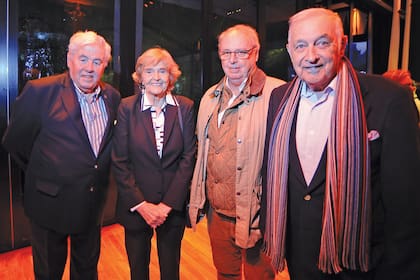 Enrique Crotto, Lucrecia Sánchez Elía, Moen de Haas y David Lacroze, reunidos en la noche de delegados, directores y consejo federal