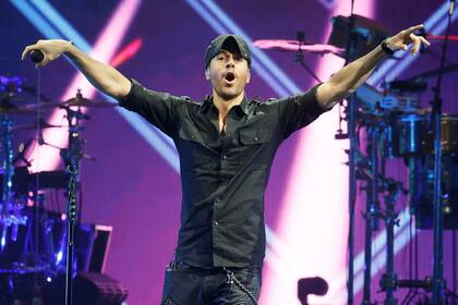 Enrique Iglesias en el MGM Grand Garden Arena de Las Vegas, Nevada, donde comenzó la gira que el músico español está realizando junto a Ricky Martin y Sebastián Yatra