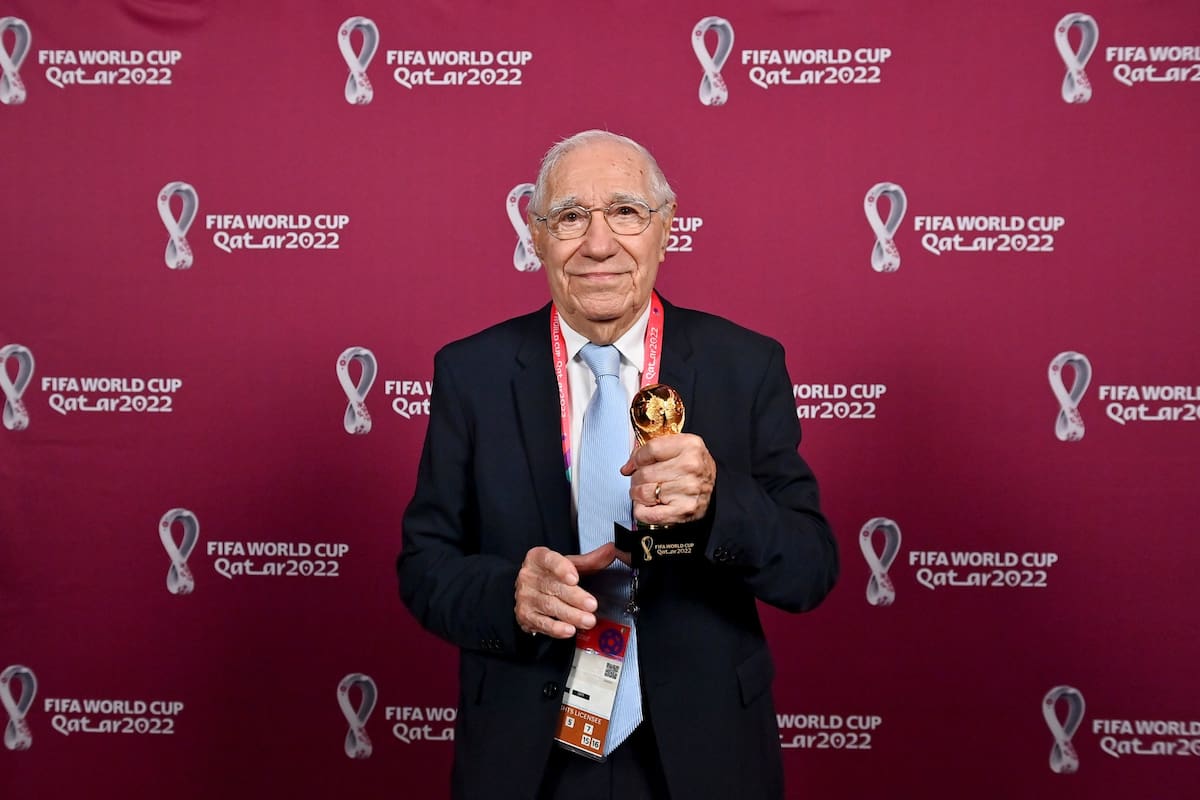 Enrique Macaya Márquez, distinguido por la FIFA por cubrir su 17° mundial consecutivo