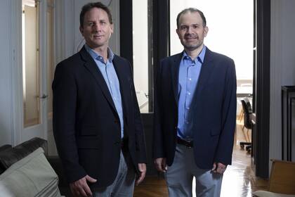 Enrique Origgi y Kristian Freiwald, de MidAmerican Homes, afirman que la adquisición de un inmueble en Detroit deja un retorno neto, en dólares, mayor al 12 por ciento anual