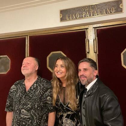 Enrique Piñeyro, Carla Calabrese y Gustavo Benavídez, en el homenaje del teatro Maipo