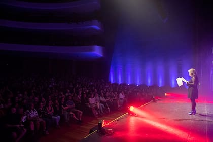 Enriquez dedicó la media hora final a un intercambio de preguntas y respuestas con el público