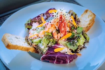 Ensalada Caesar de centolla