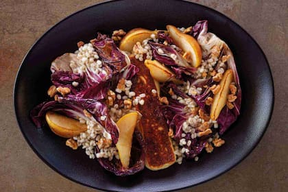 Ensalada de cebada con radicchio.