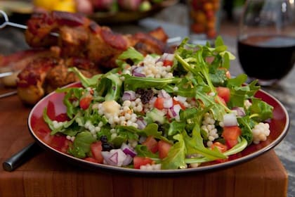 Ensalada de cuscús y rúcula.