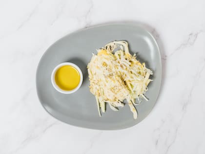 Ensalada de hinojo, repollo, manzana y aceite de trufa