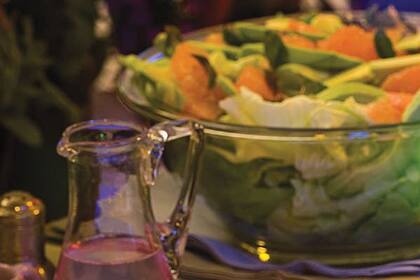 Ensalada de lechuga, palta y pomelo.