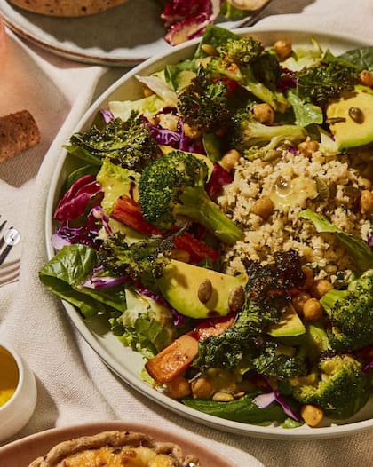 Ensaladas sabrosas y con productos de estación, la promesa de Tea Connection.