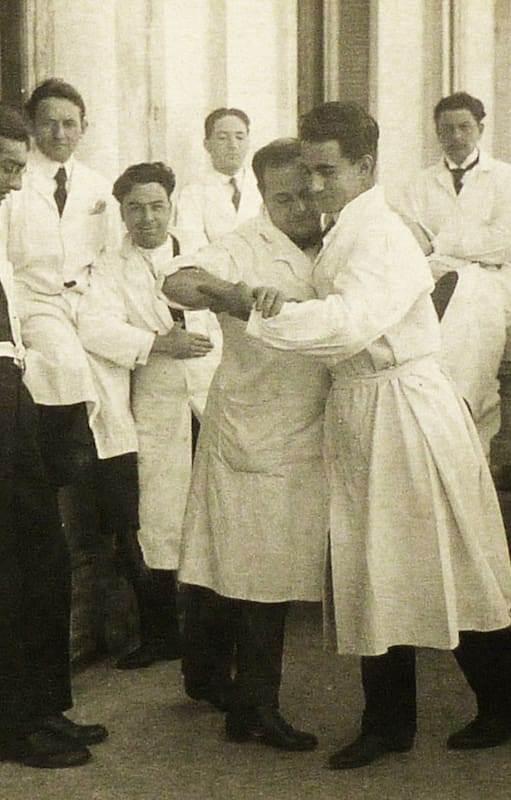 Ensayando para los bailes. Probablemente, en el Hospital de Clínicas.