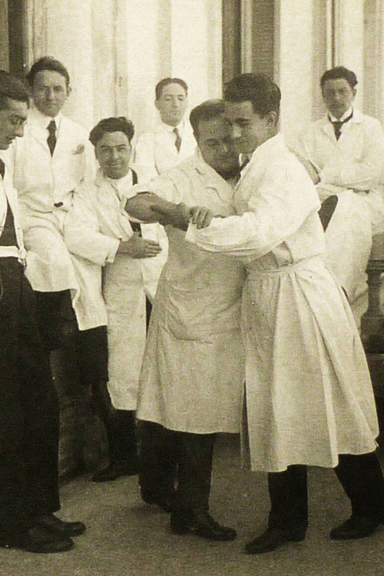 Ensayando para los bailes. Probablemente, en el Hospital de Clínicas.