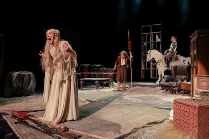 Al hueso, la primera propuesta de teatro filmando del Cervantes