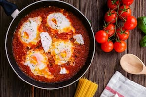 Enterate cómo preparar huevos al plato en 10 minutos y sin gastar nada de dinero