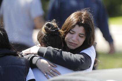 Entierro de Brenda y Morena en el cementerio Las Praderas en Lomas de Zamora