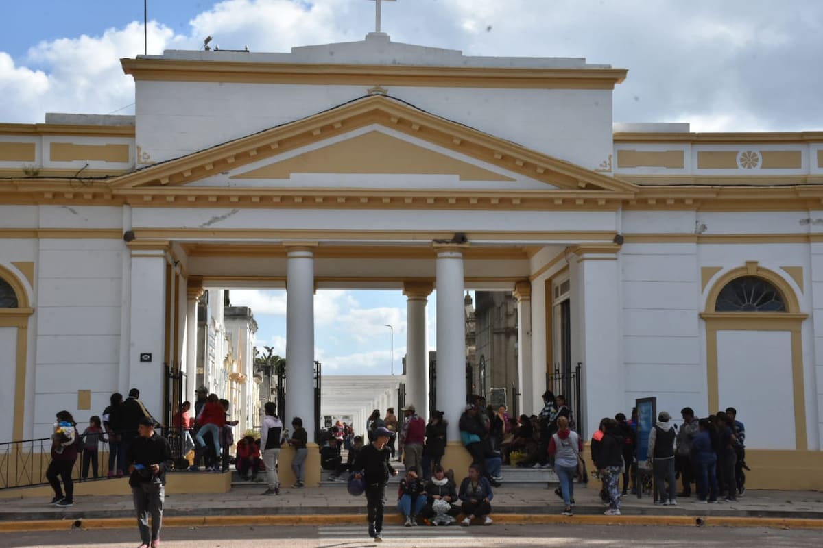 Entierro de Tahiel, el chico de 2 años que murió en Gualeguaychú, hecho por el que su madre está presa y su padrastro se suicidó