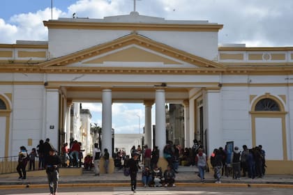 Entierro de Tahiel, el chico de 2 años que murió en Gualeguaychú, hecho por el que su madre está presa y su padrastro se suicidó