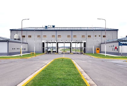El bloqueo de señales de telefonía celular se aplicará en el complejo penitenciario de Ezeiza