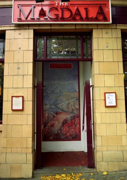 Entrada al bar The Magdala donde Ellis tiroteó y mató a Blakely (Foto: Getty Images)