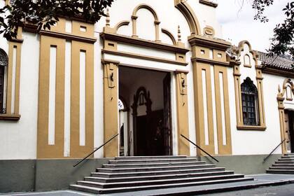 Entrada al cementerio del Oeste, en San Miguel de Tucumán, al lado del Parque Avellaneda