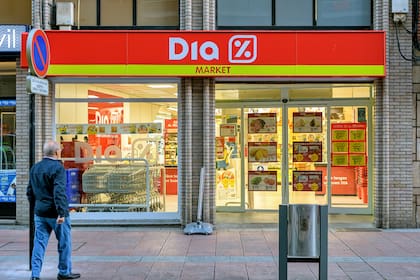 Entrada al supermercado español Dia en Ponferrada, Castilla y León