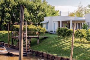 Entrañables momentos vividos durante la infancia en el Delta están plasmados en cada detalle de esta casa familiar que rinde tributo a la mística isleña.