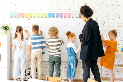 Entre 2018 y 2023, mientras la participación de candidatos blancos en los programas de preparación docente se redujo en 10 puntos porcentuales, la proporción de candidatos hispanos aumentó del 31,4% al 39,7% (Imagen de archivo)