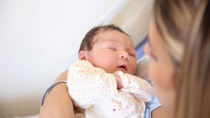 Entre 400 y 700 horas de sueño debe invertir un madre o padre en el primer año de vida de su bebé.
Foto: iStock