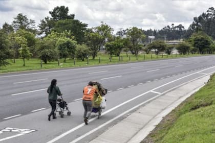 Entre Bogotá y Cúcuta hay 700 kilómetros. Y hay migrantes que están caminando desde Ecuador