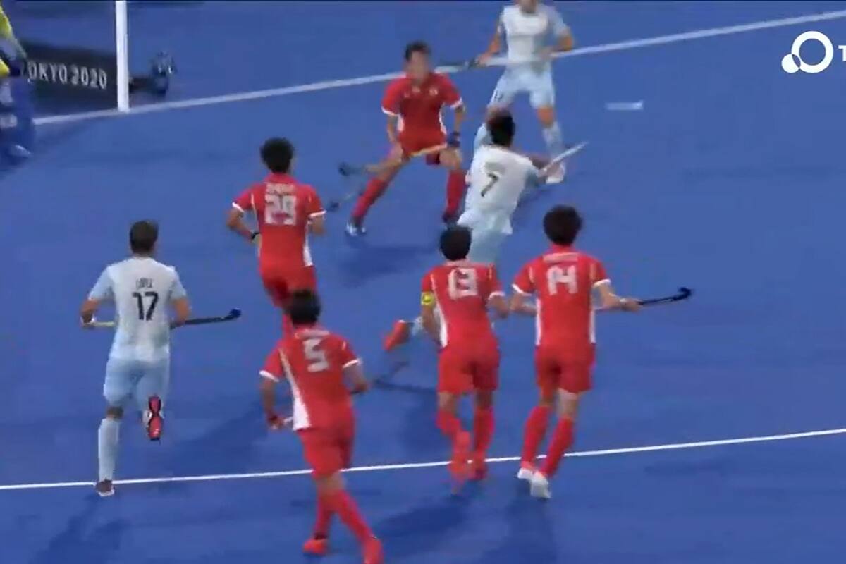 Entre cinco, Nicolás Keenan define con su batazo ante Japón