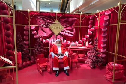 Entre compras, descuentos y shows la foto con Papá Noel vuelve a ser uno de los momentos más esperados de la Noche Shopping, un clásico que año tras año convoca a grandes y chicos.
